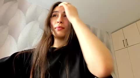 Mika online show from 03.04.25