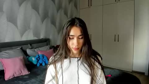 Mika online show from 09.18.25