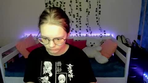 Snapshot of shy_elina01 chatting on 10.14.25 shy_elina01 online show from 10.14.25