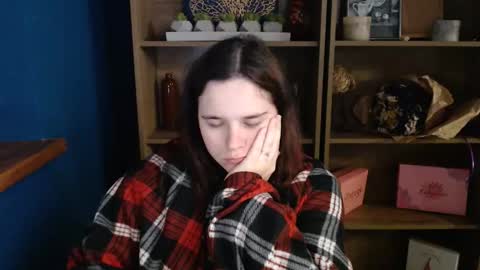 Snapshot of shy_lil chatting on 10.06.25 shy_lil online show from 10.06.25