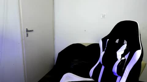 shy_nerd_babyy online show from 06.30.26