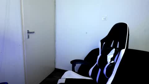shy_nerd_babyy online show from 07.28.26