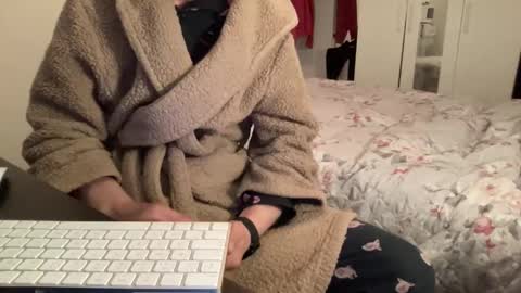 shyboy0533 online show from 12.21.25