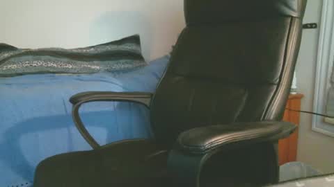 shyboyhugecum2020 online show from 10.01.25