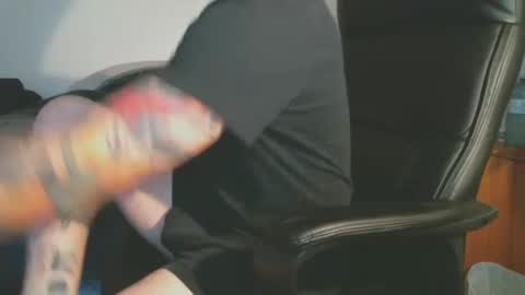 shyboyhugecum2020 online show from 10.28.25