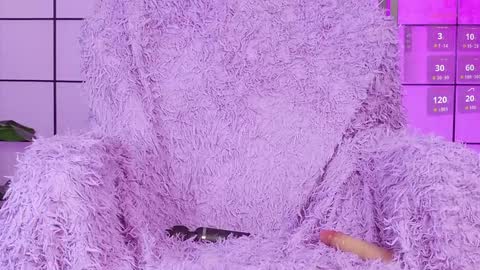 Snapshot of shycinderella chatting on 09.12.25 Lillie CeciliaLaura and Avril online show from 09.12.25