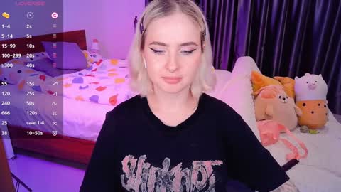 Snapshot of shyfoxxxy chatting on 12.11.24 Effie online show from 12.11.24