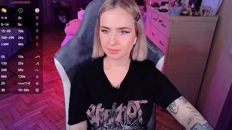 Snapshot of shyfoxxxy chatting on 01.24.25 Effie online show from 01.24.25