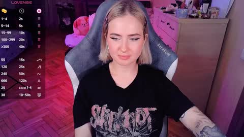 Snapshot of shyfoxxxy chatting on 01.26.25 Effie online show from 01.26.25