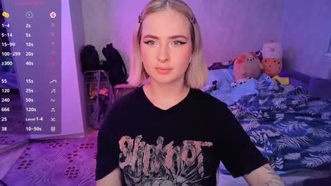 Snapshot of shyfoxxxy chatting on 02.03.25 Effie online show from 02.03.25