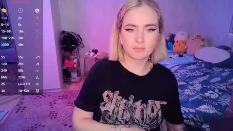 Snapshot of shyfoxxxy chatting on 02.16.25 Effie online show from 02.16.25