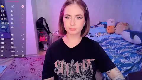 Snapshot of shyfoxxxy chatting on 02.19.25 Effie online show from 02.19.25