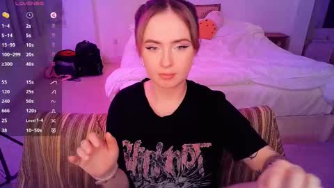 Snapshot of shyfoxxxy chatting on 02.24.25 Effie online show from 02.24.25