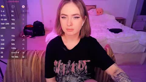 Snapshot of shyfoxxxy chatting on 02.25.25 Effie online show from 02.25.25