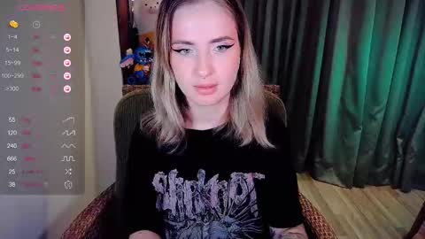 Snapshot of shyfoxxxy chatting on 09.13.25 Effie online show from 09.13.25