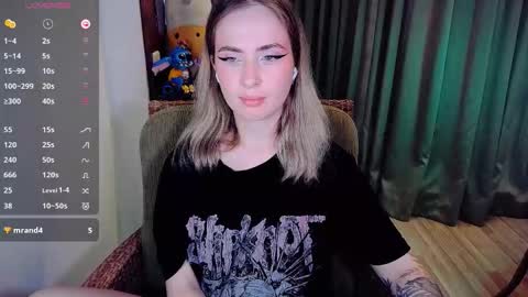 Snapshot of shyfoxxxy chatting on 10.13.25 Effie online show from 10.13.25