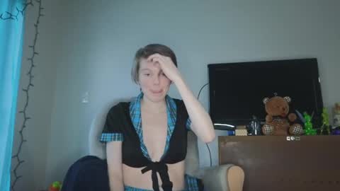 Snapshot of shyohiogirl chatting on 01.29.25 Hippie online show from 01.29.25