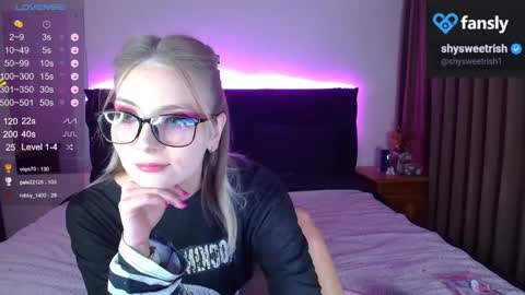 Snapshot of shysweetrish chatting on 03.08.25 shysweetrish online show from 03.08.25