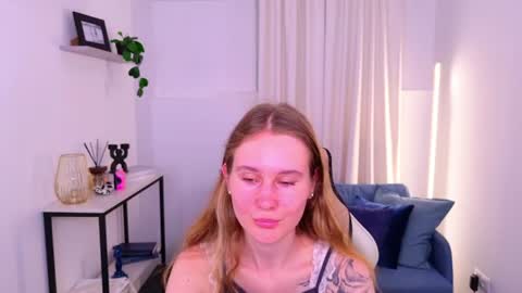 Snapshot of sia_sky chatting on 06.13.26 sia_sky online show from 06.13.26