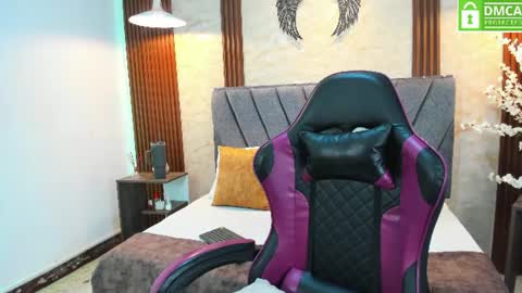 Sienna online show from 06.12.26