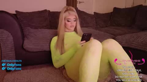 Sienna La Malfa online show from 10.16.25