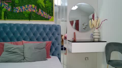 Sienna online show from 11.04.25