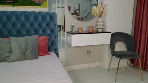 Sienna online show from 02.15.26