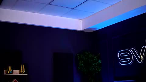 Snapshot of siennaruh chatting on 10.16.25 Sienna online show from 10.16.25