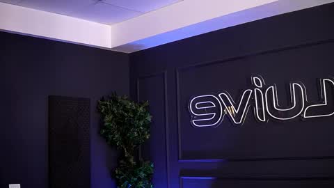 Snapshot of siennaruh chatting on 10.17.25 Sienna online show from 10.17.25