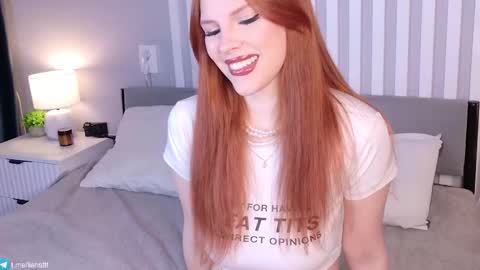 Snapshot of siennawave chatting on 09.08.25 Liah online show from 09.08.25