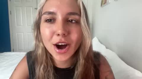 You fav Miss Si online show from 03.14.26