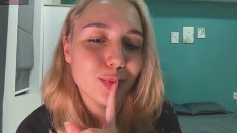 You fav Miss Si online show from 06.25.26