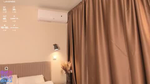 Snapshot of silkencrave chatting on 11.23.25 Call me Mia online show from 11.23.25