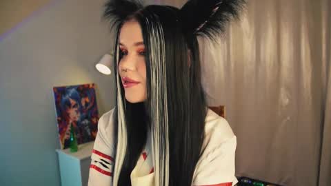 Snapshot of silkyfin chatting on 12.19.25 Nixie online show from 12.19.25