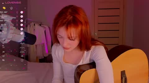 Snapshot of silly___woman chatting on 05.26.26 silly___woman online show from 05.26.26