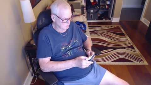 Snapshot of silverfoxmps chatting on 09.25.25 silverfox online show from 09.25.25