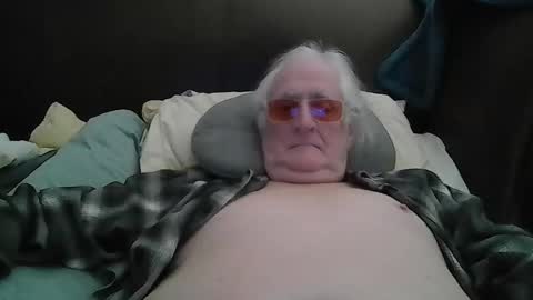 Snapshot of silverliam chatting on 11.12.25 Liam online show from 11.12.25