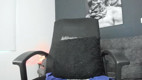 simon_leon01 online show from 01.15.25