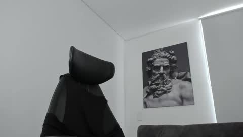 simon_leon01 online show from 10.03.25