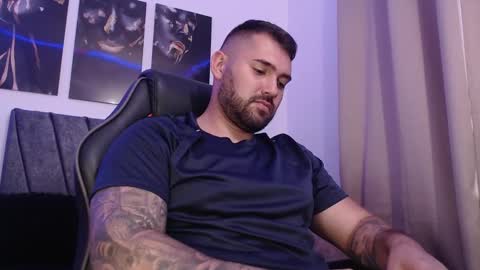 Snapshot of simonbeck chatting on 12.02.24 Simon online show from 12.02.24