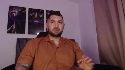 Snapshot of simonbeck chatting on 03.04.25 Simon online show from 03.04.25