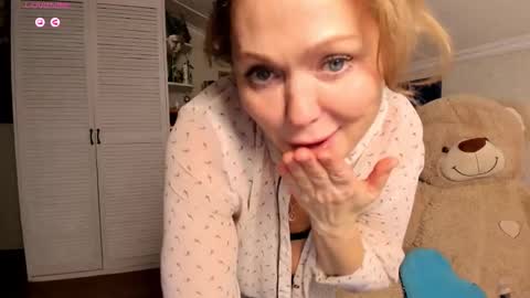 Snapshot of simonmartina chatting on 11.02.25 Simona online show from 11.02.25