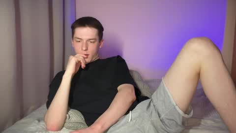 Snapshot of simonsweett chatting on 05.12.26 Simon online show from 05.12.26
