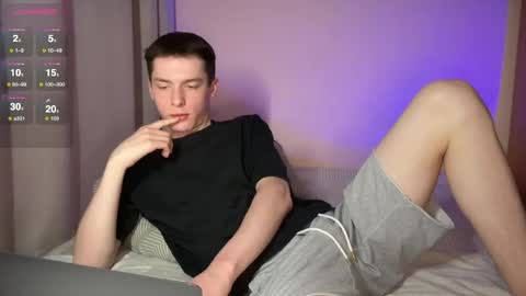 Snapshot of simonsweett chatting on 05.13.26 Simon online show from 05.13.26