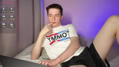Snapshot of simonsweett chatting on 05.21.26 Simon online show from 05.21.26