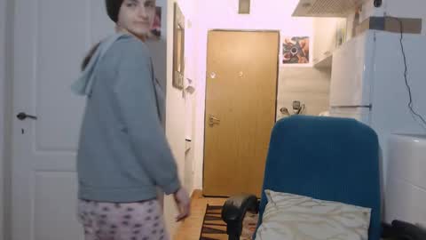 Snapshot of simyhvn chatting on 02.18.25 simyhvn online show from 02.18.25