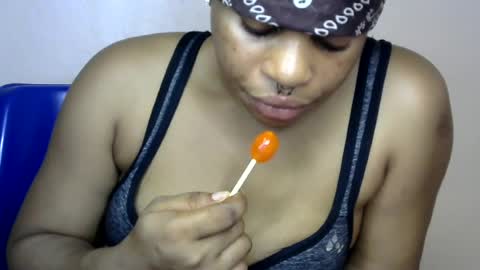 Snapshot of sinful_slut88 chatting on 06.21.26 sinful_slut88 online show from 06.21.26