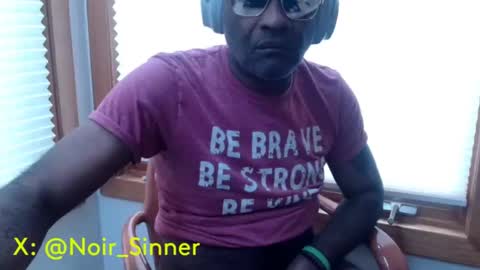 Snapshot of sinnernoir chatting on 11.02.25 My Name Is..............................John online show from 11.02.25