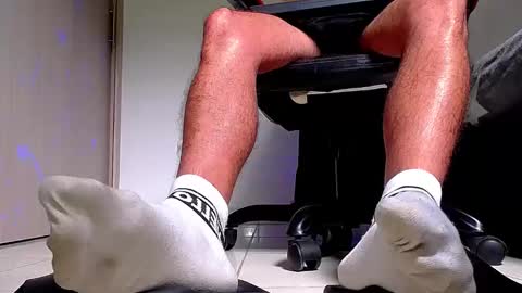 Snapshot of sir_kev66 chatting on 10.12.25 only foot worshipers here online show from 10.12.25