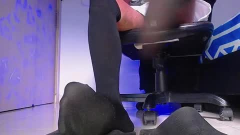 Snapshot of sir_kev66 chatting on 11.15.25 only foot worshipers here online show from 11.15.25